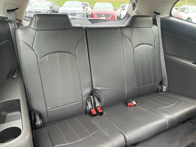 Vehicle image 33 of 39