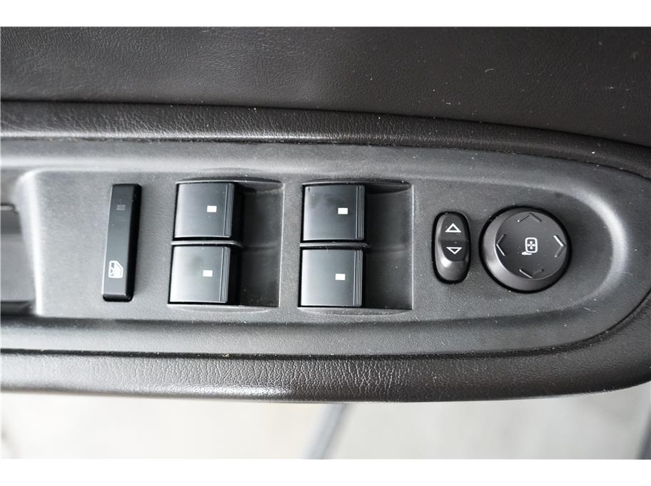 Vehicle image 17 of 28