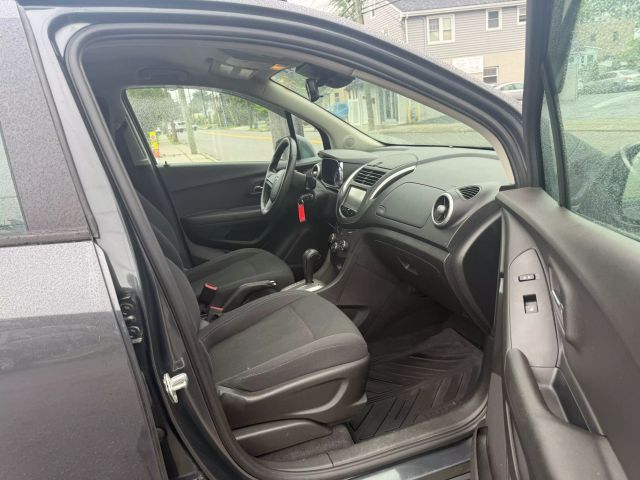Vehicle image 26 of 32