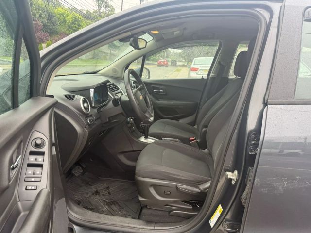 Vehicle image 24 of 32