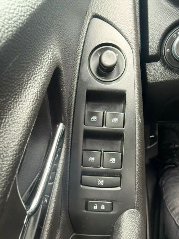 Vehicle image 23 of 32