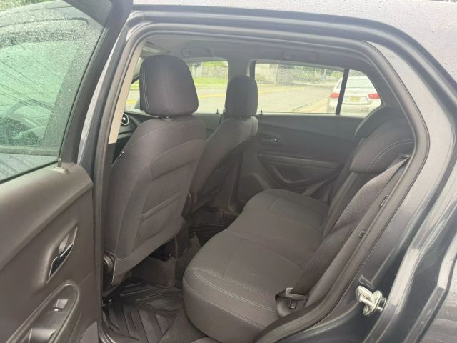 Vehicle image 28 of 32