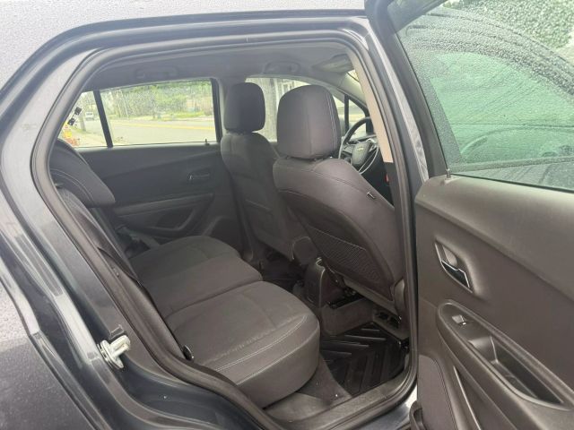 Vehicle image 27 of 32