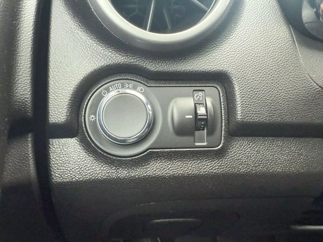 Vehicle image 17 of 32