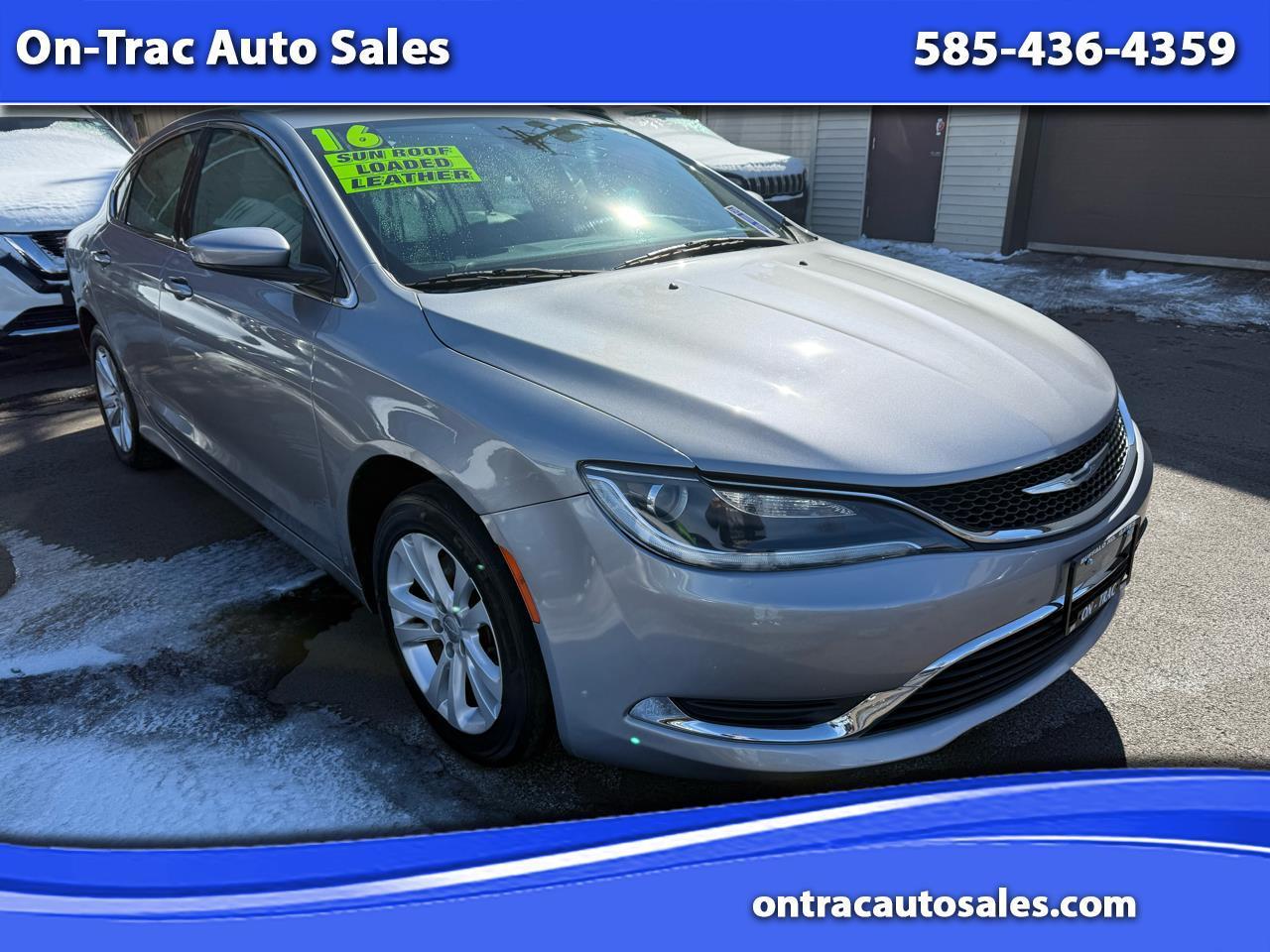 2016 Chrysler 200 Limited Image 1 of 4