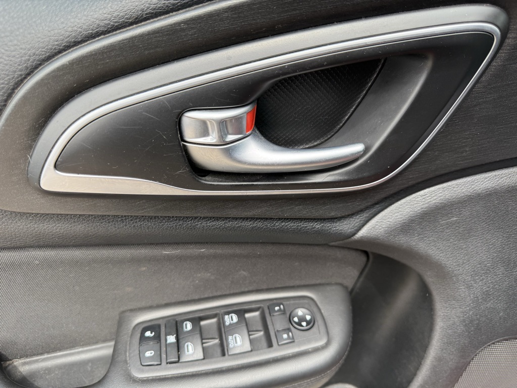 Vehicle image 10 of 22