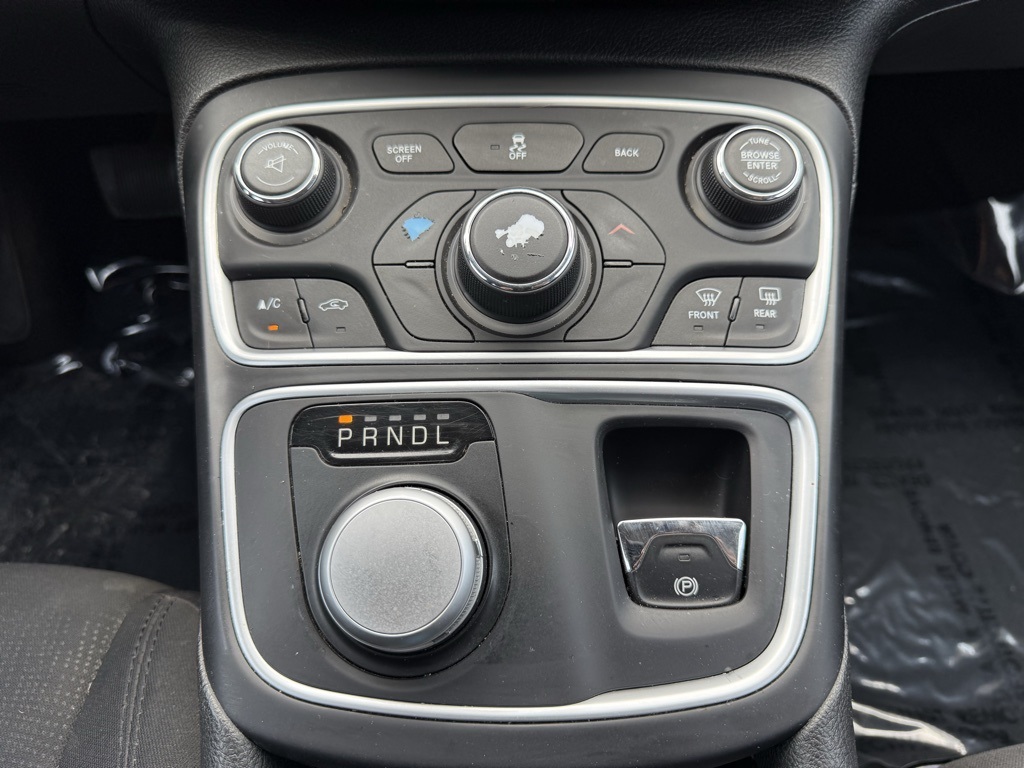 Vehicle image 16 of 22