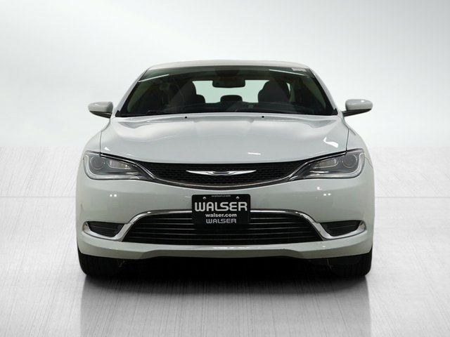 2016 Chrysler 200 Limited Image 2 of 28