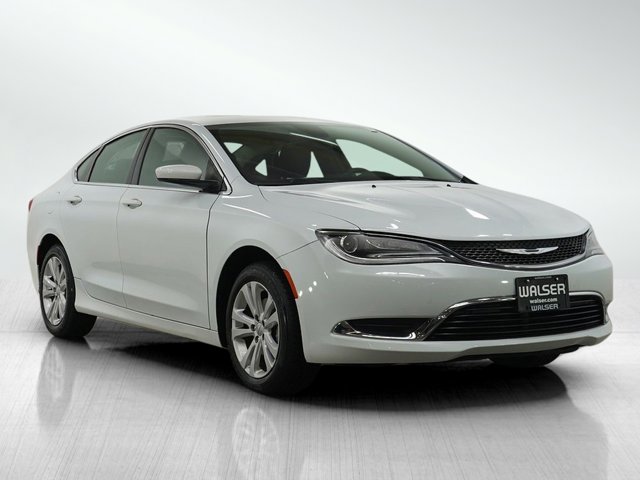 2016 Chrysler 200 Limited Image 3 of 28