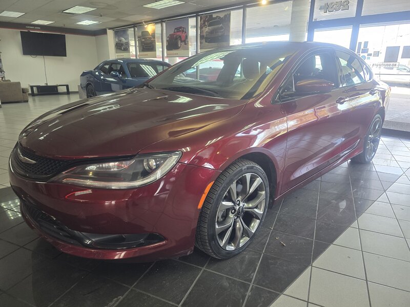 2016 Chrysler 200 S Image 1 of 23