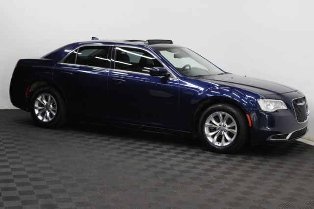 2016 Chrysler 300 Limited Image 2 of 23