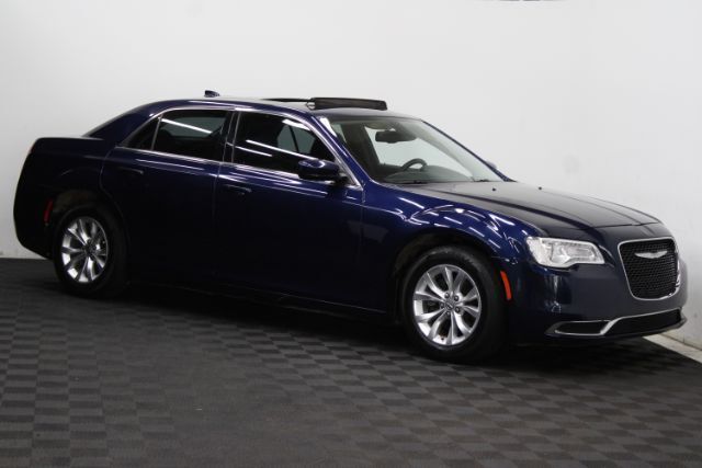 2016 Chrysler 300 Limited Image 1 of 23