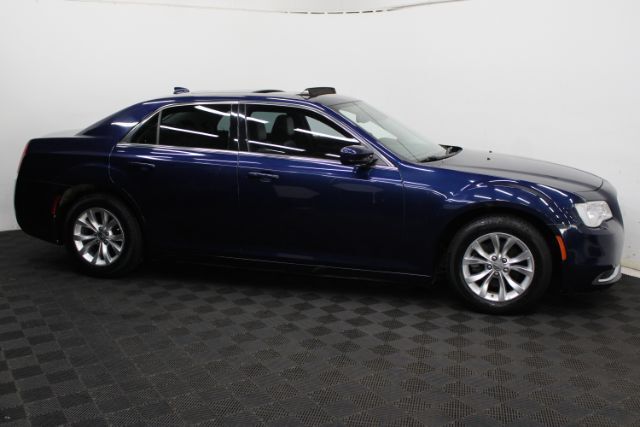 2016 Chrysler 300 Limited Image 3 of 23