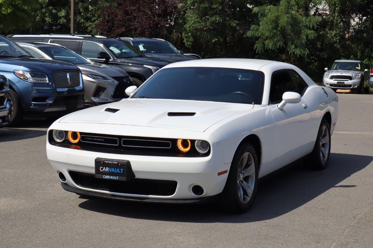 2016 Dodge Challenger SXT Image 1 of 28