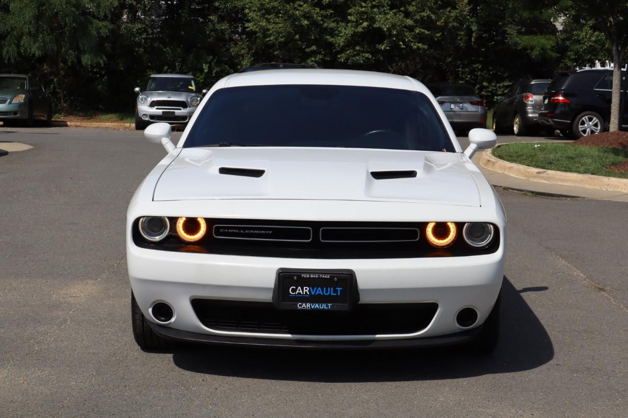 2016 Dodge Challenger SXT Image 2 of 28