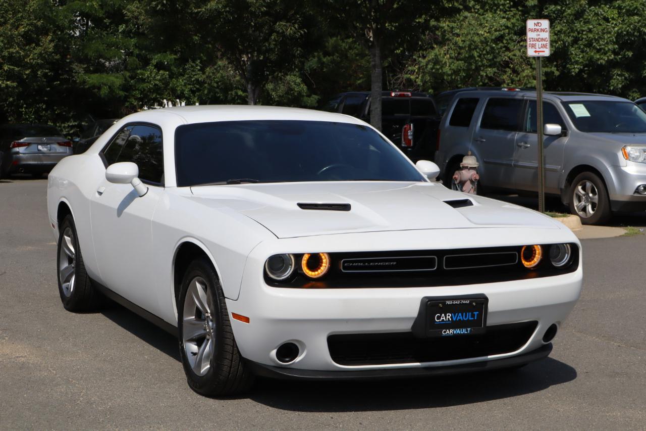 2016 Dodge Challenger SXT Image 3 of 28