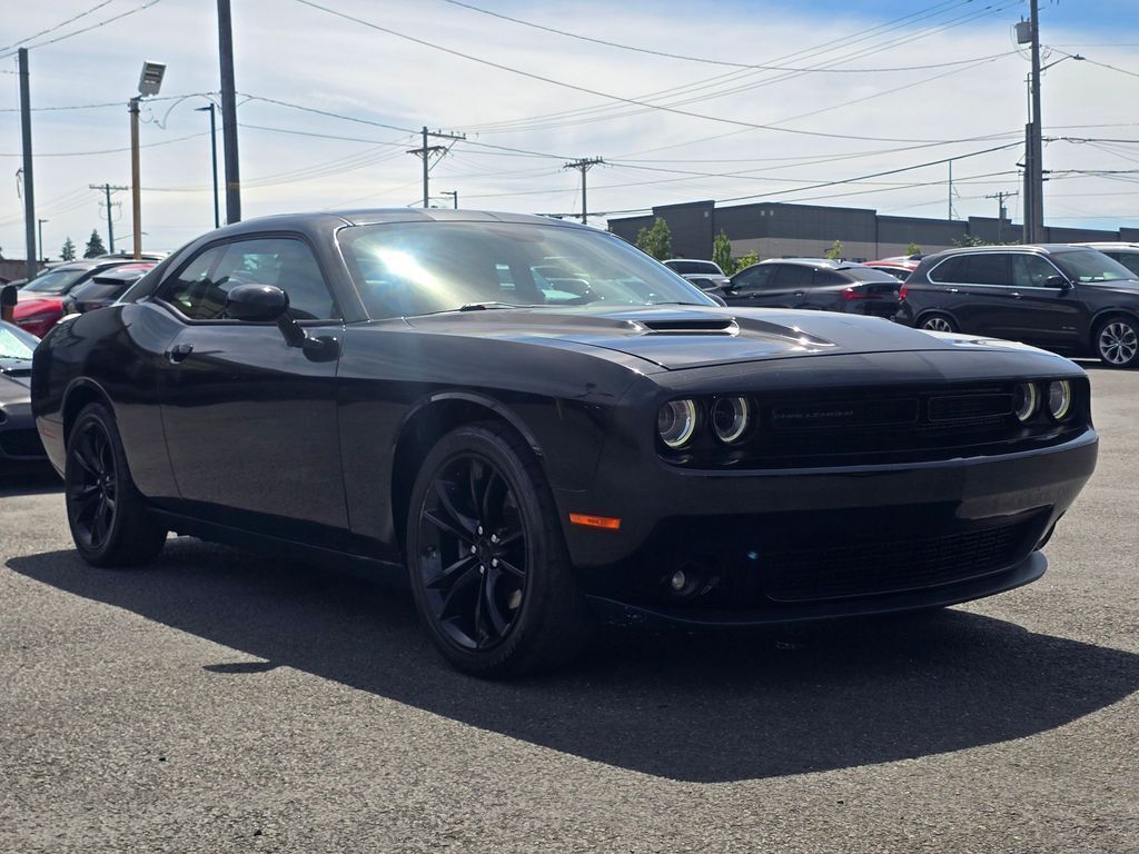 2016 Dodge Challenger SXT Plus Image 3 of 39