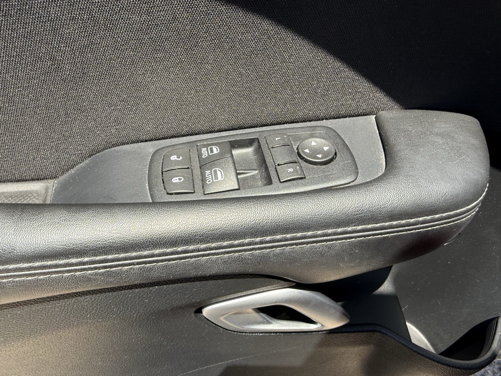 Vehicle image 10 of 23