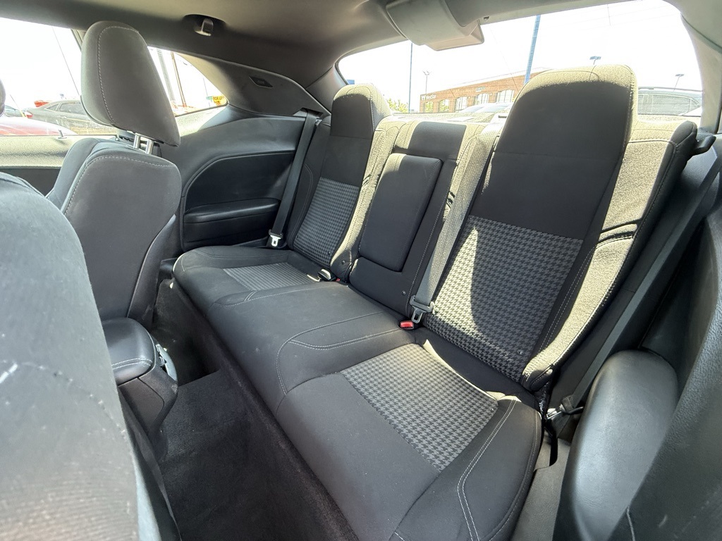 Vehicle image 19 of 23