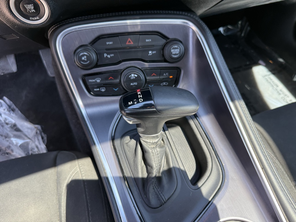 Vehicle image 17 of 23