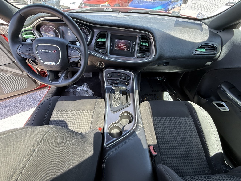 Vehicle image 18 of 23