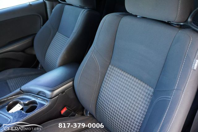 Vehicle image 21 of 31