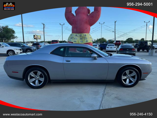2016 Dodge Challenger SXT Image 4 of 20