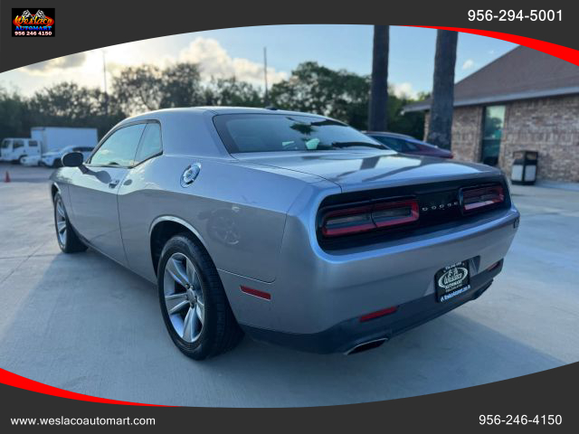 2016 Dodge Challenger SXT Image 7 of 20