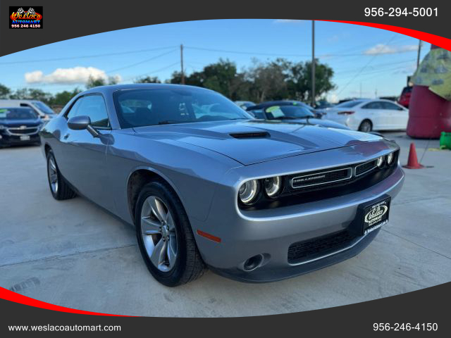 2016 Dodge Challenger SXT Image 3 of 20