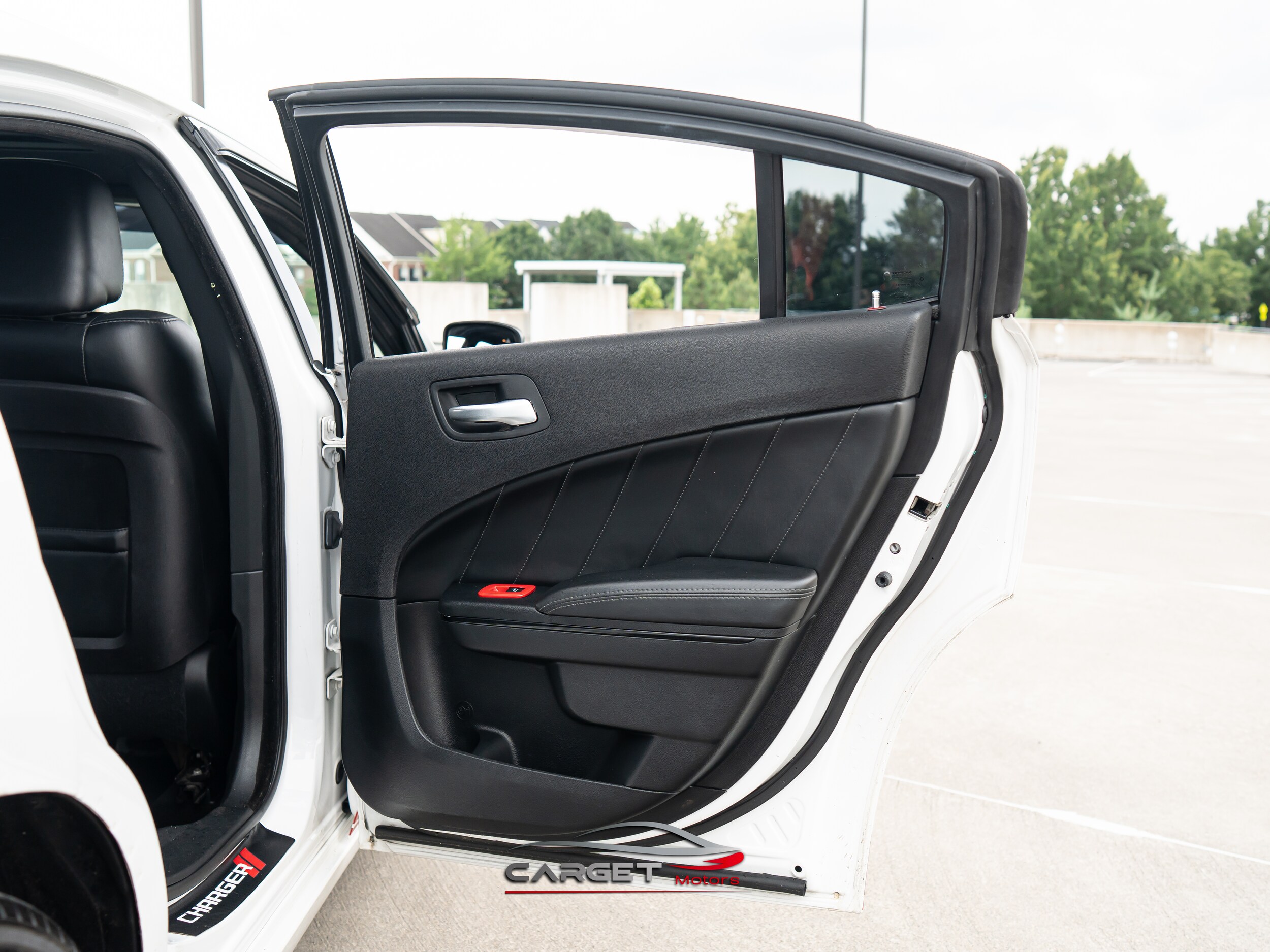 Vehicle image 47 of 49