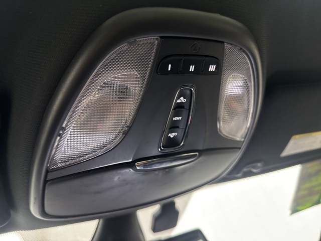 Vehicle image 28 of 29
