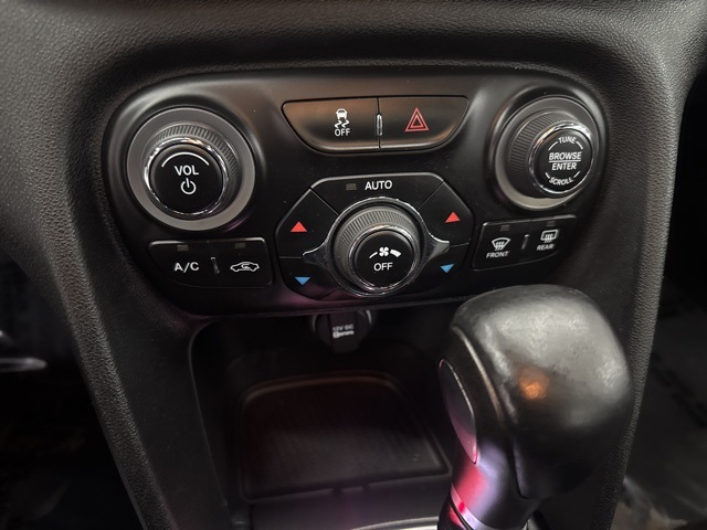 Vehicle image 17 of 29