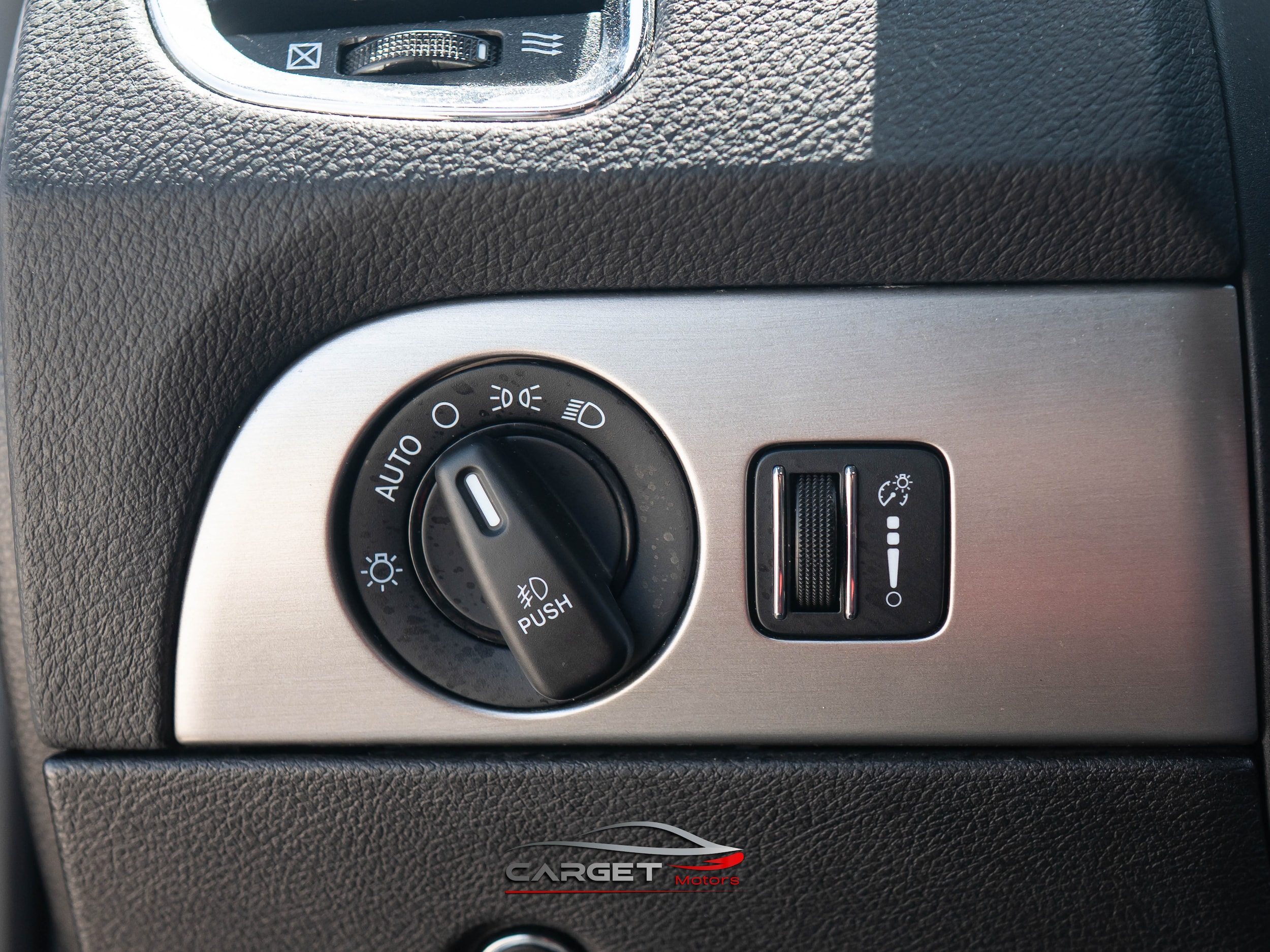 Vehicle image 36 of 61