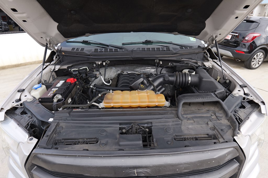 2016 Ford F-150 Image 12 of 44