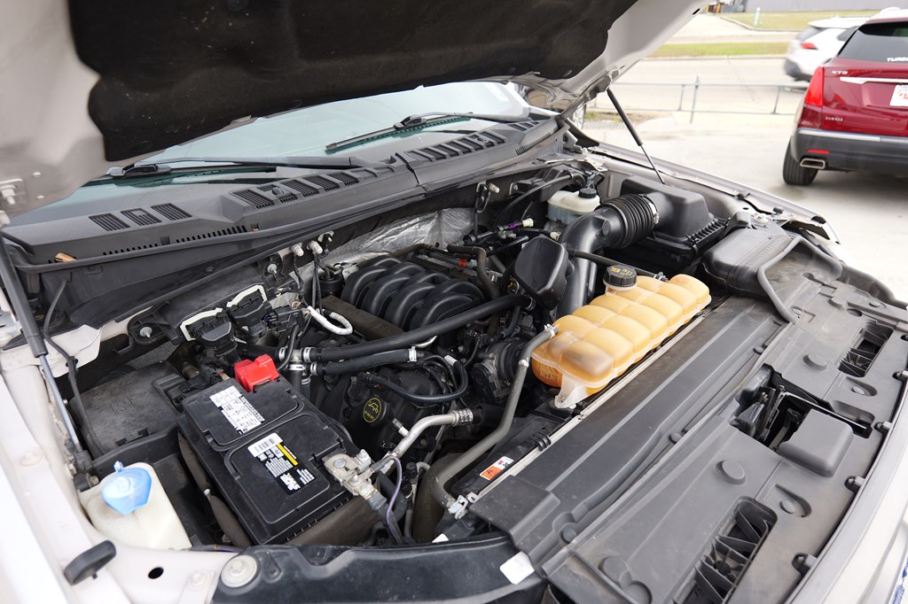 2016 Ford F-150 Image 11 of 44