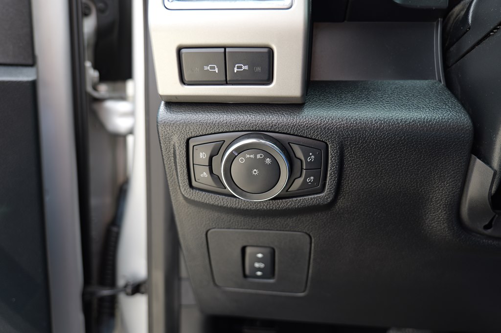 2016 Ford F-150 Image 39 of 44