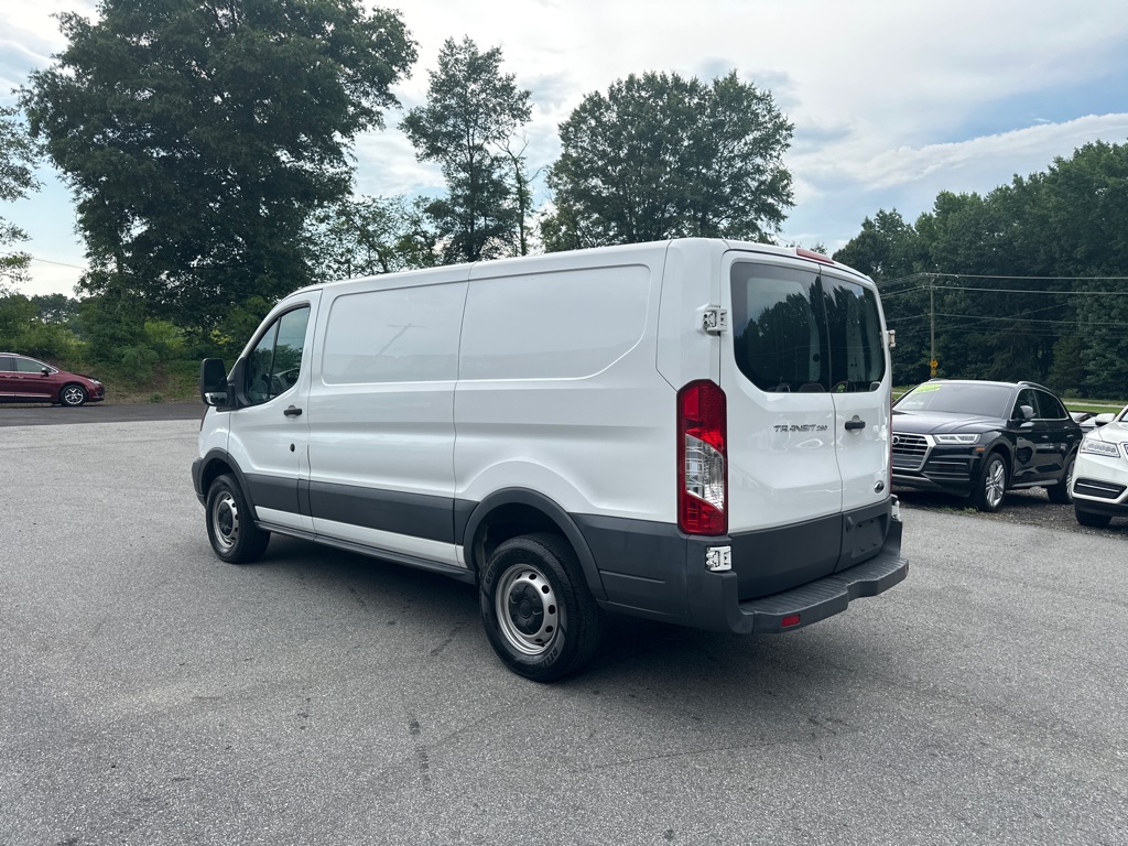 Vehicle image 8 of 28