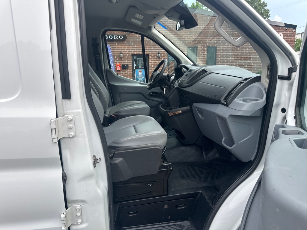 Vehicle image 15 of 28