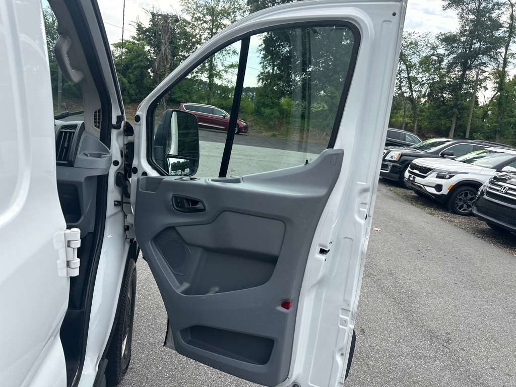 Vehicle image 27 of 28