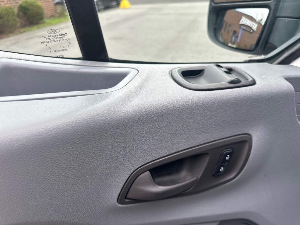 Vehicle image 20 of 28