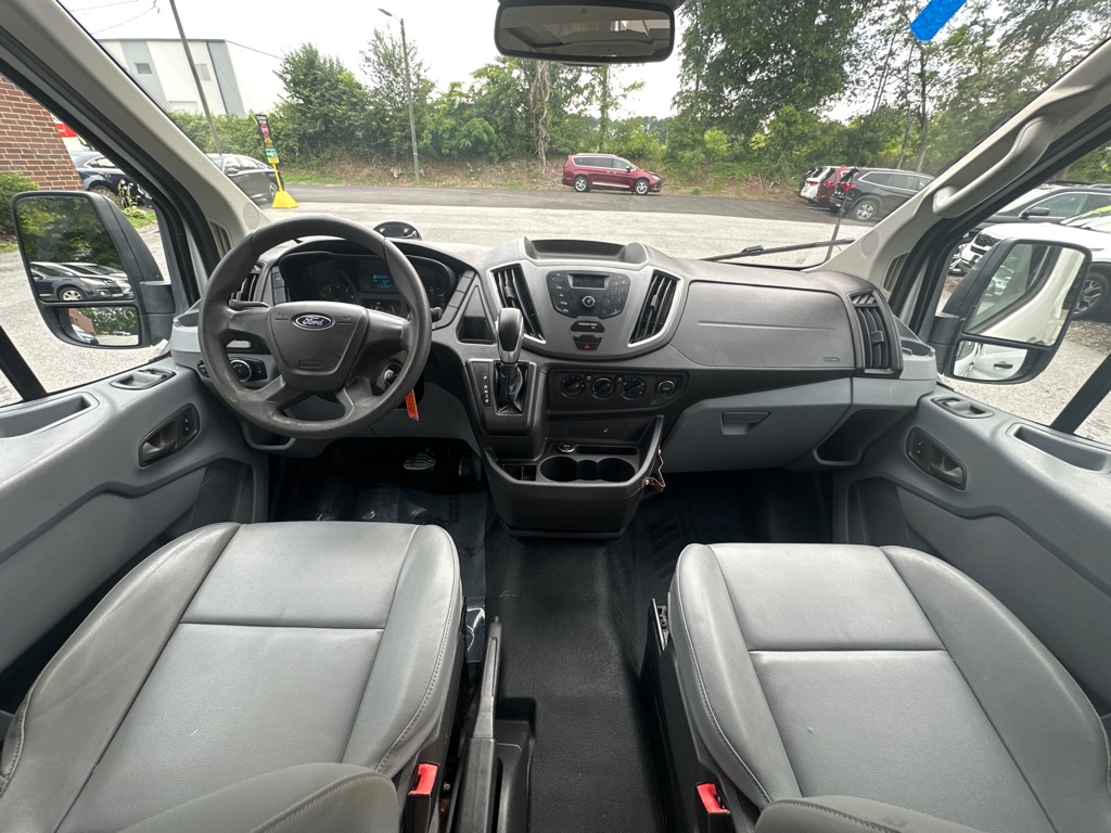 Vehicle image 17 of 28