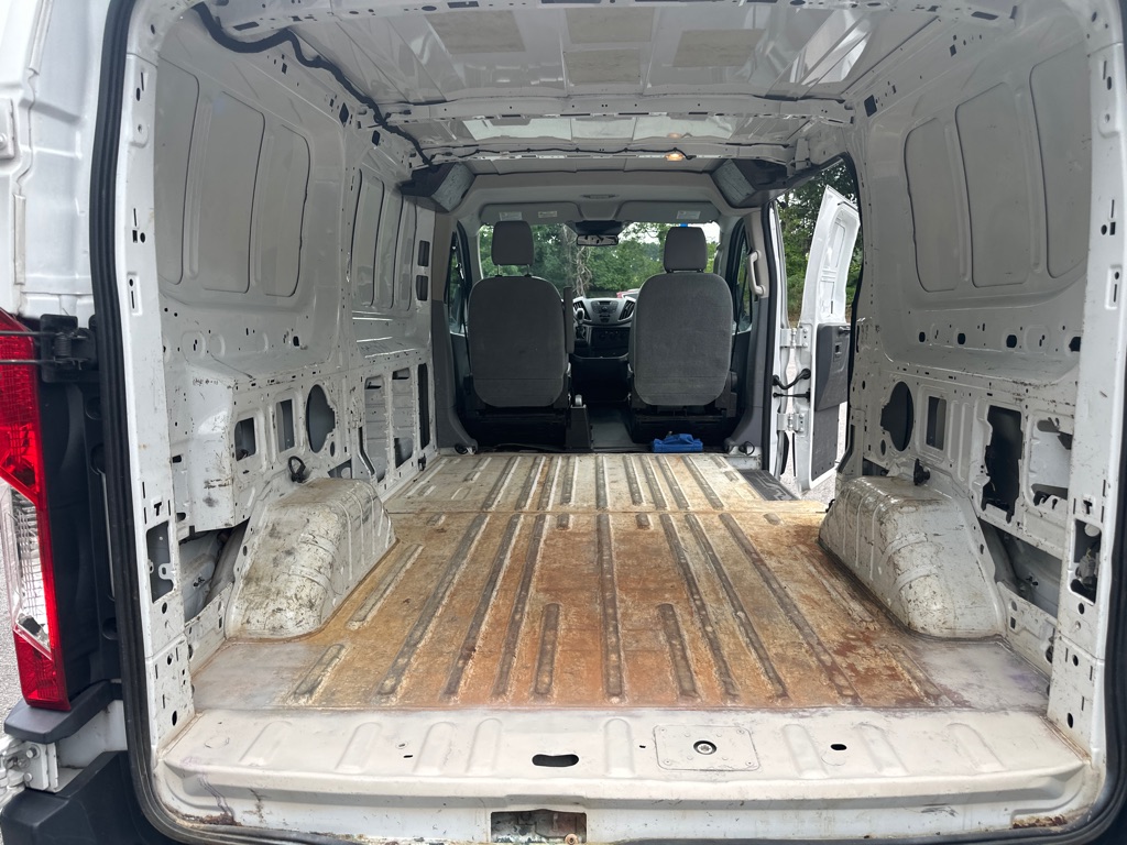 Vehicle image 10 of 28
