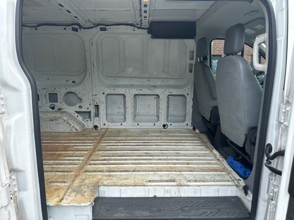 Vehicle image 11 of 28