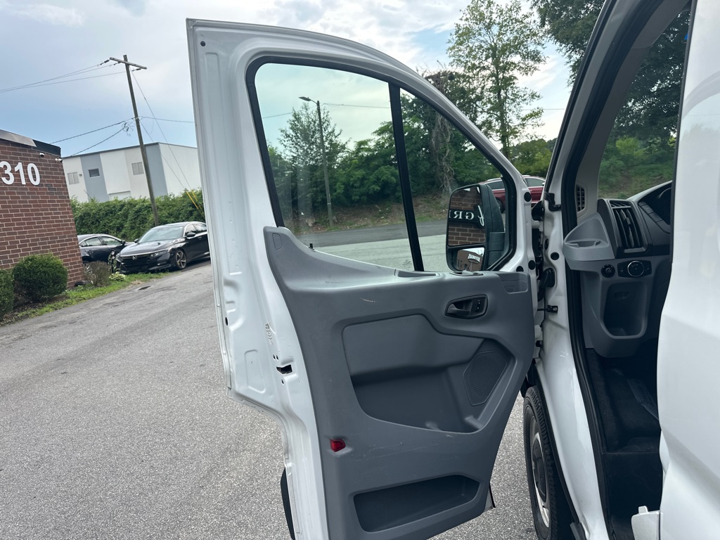 Vehicle image 25 of 28