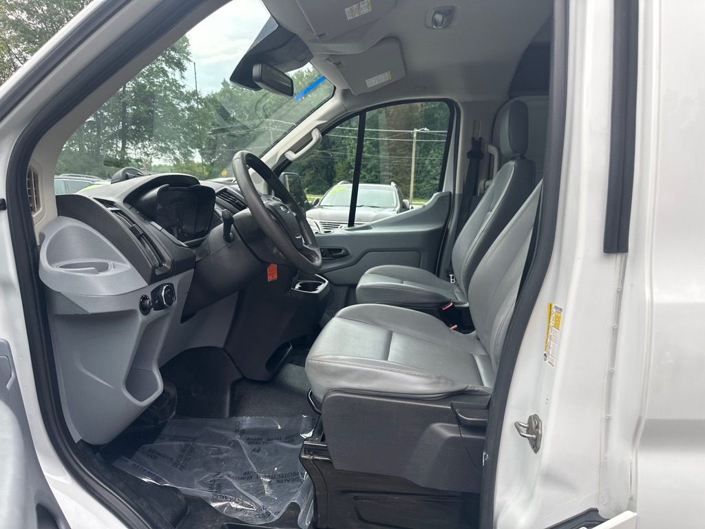 Vehicle image 14 of 28