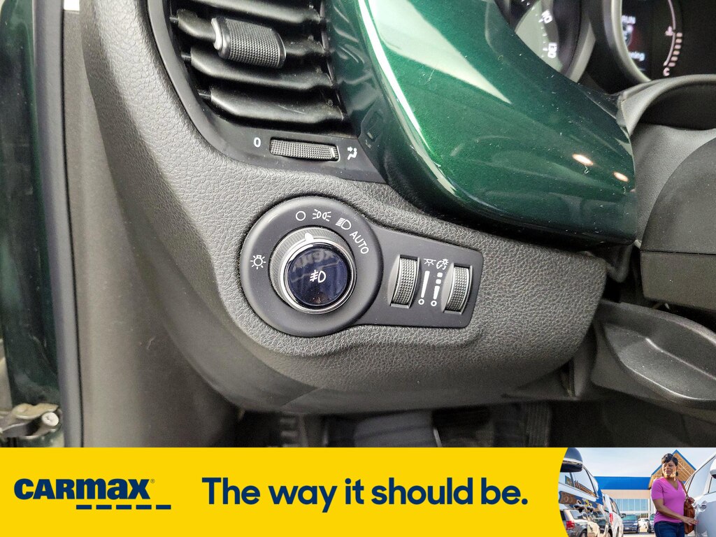 Vehicle image 26 of 29