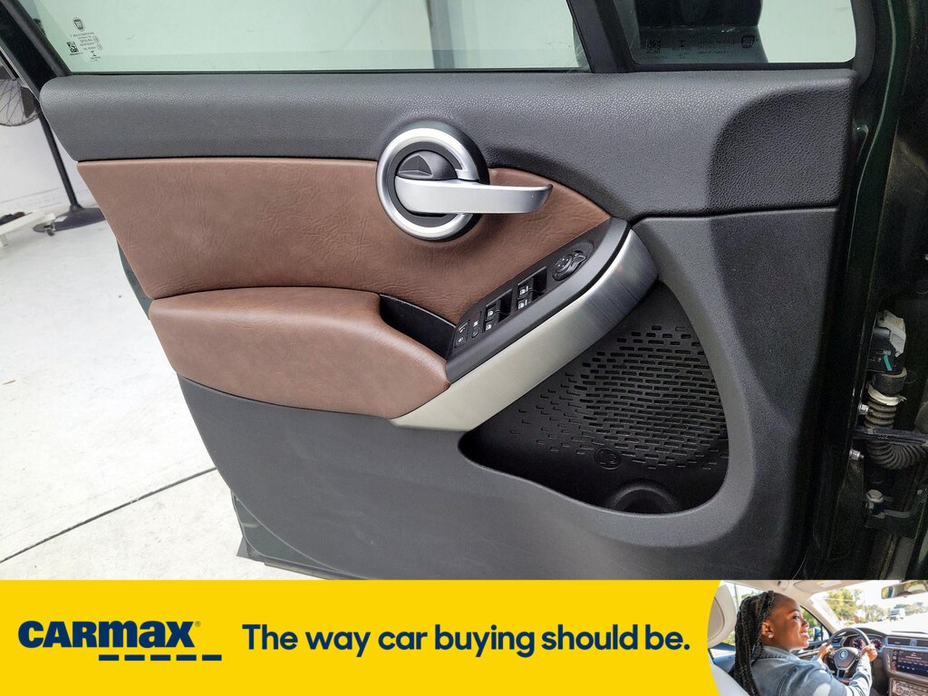 Vehicle image 24 of 29