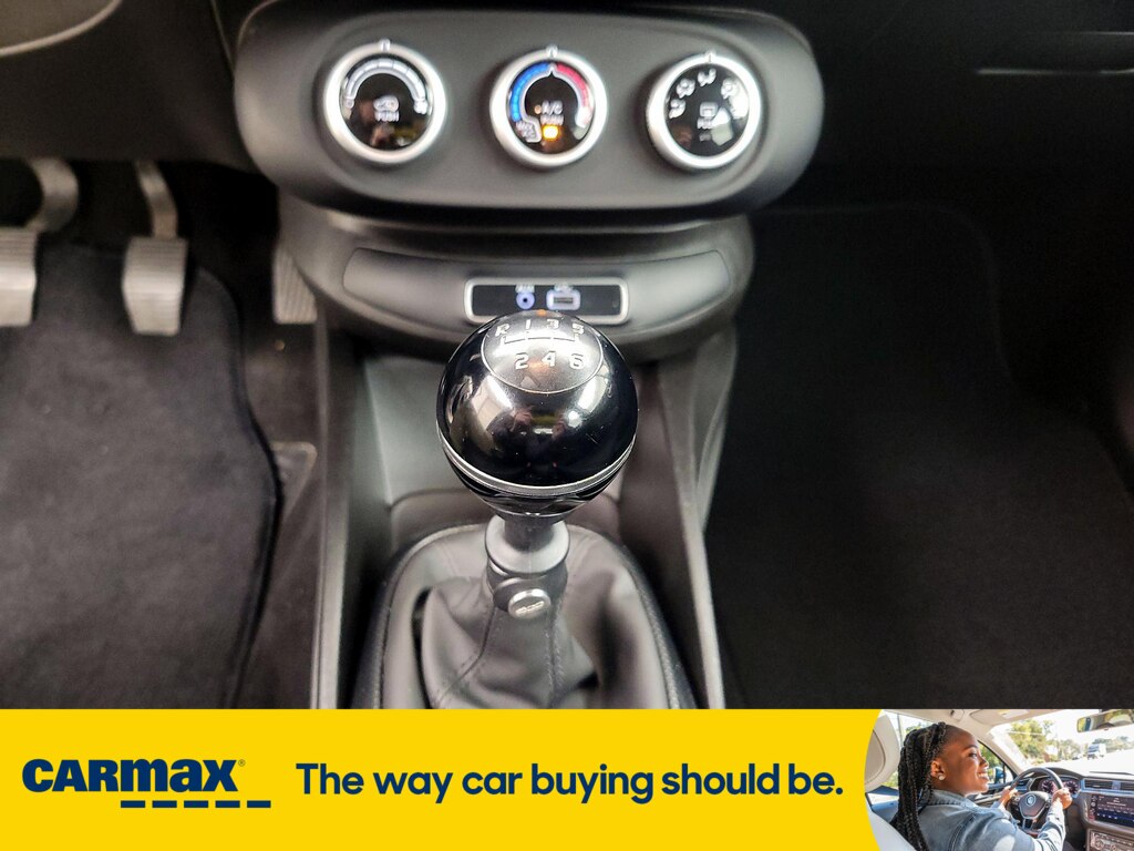 Vehicle image 21 of 26