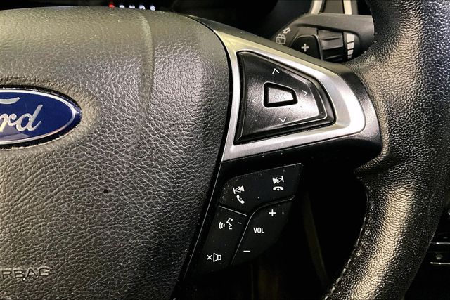 2016 Ford Edge SEL Image 18 of 33