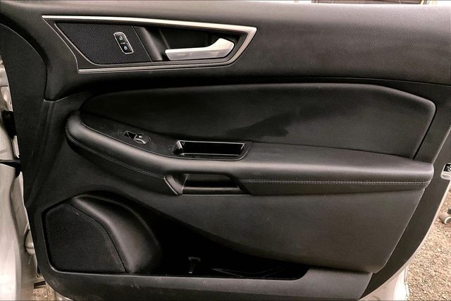 2016 Ford Edge SEL Image 24 of 33